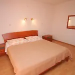 Family-friendly With Swimming Pool Seget Vranjica, - 7559 Appartement *